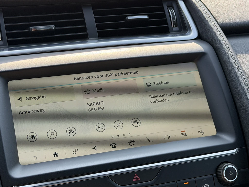 Jaguar E-PACE – foto 16