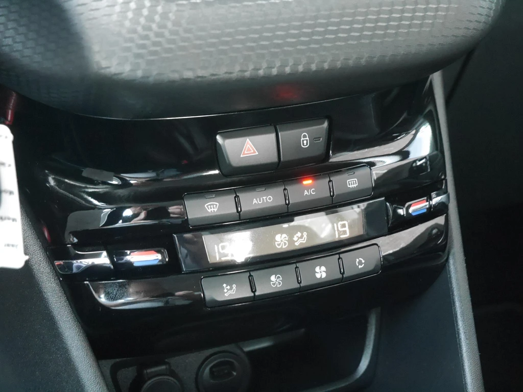 Peugeot 208 – foto 28