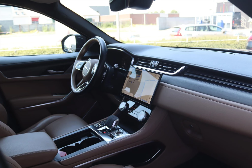 Jaguar F-PACE – foto 15