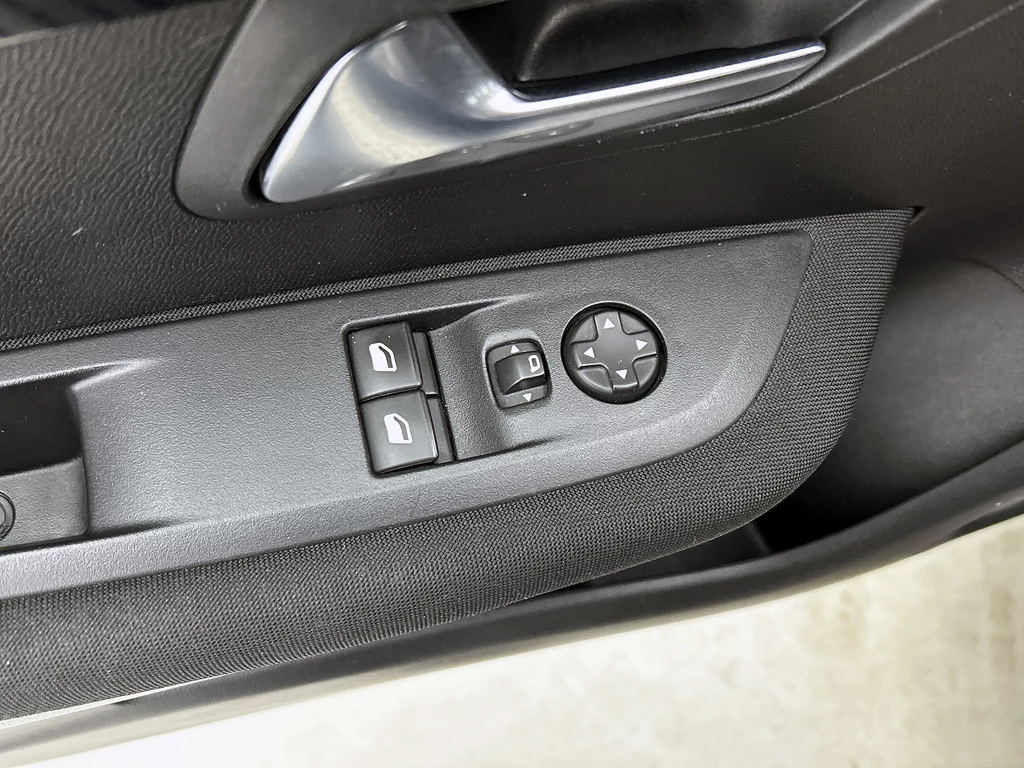 Peugeot 208 – foto 24