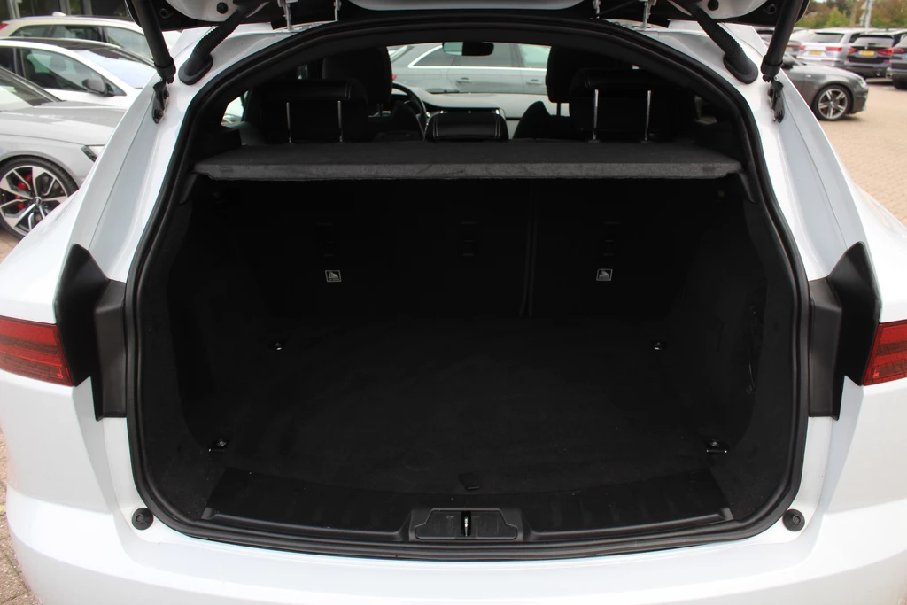 Jaguar E-PACE – foto 18
