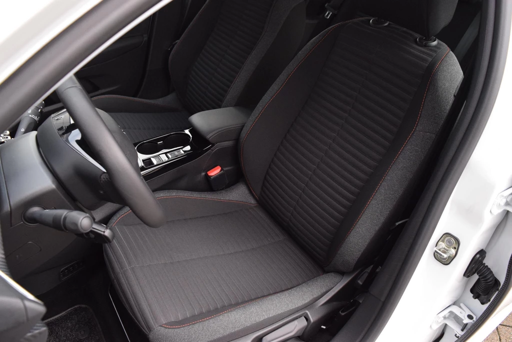 Peugeot e-208 – foto 11