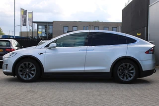 Tesla Model X – thumbnail 1