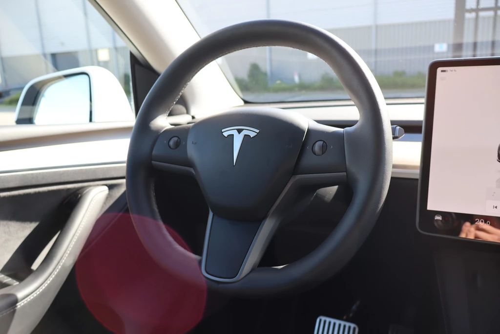 Tesla Model Y – foto 11