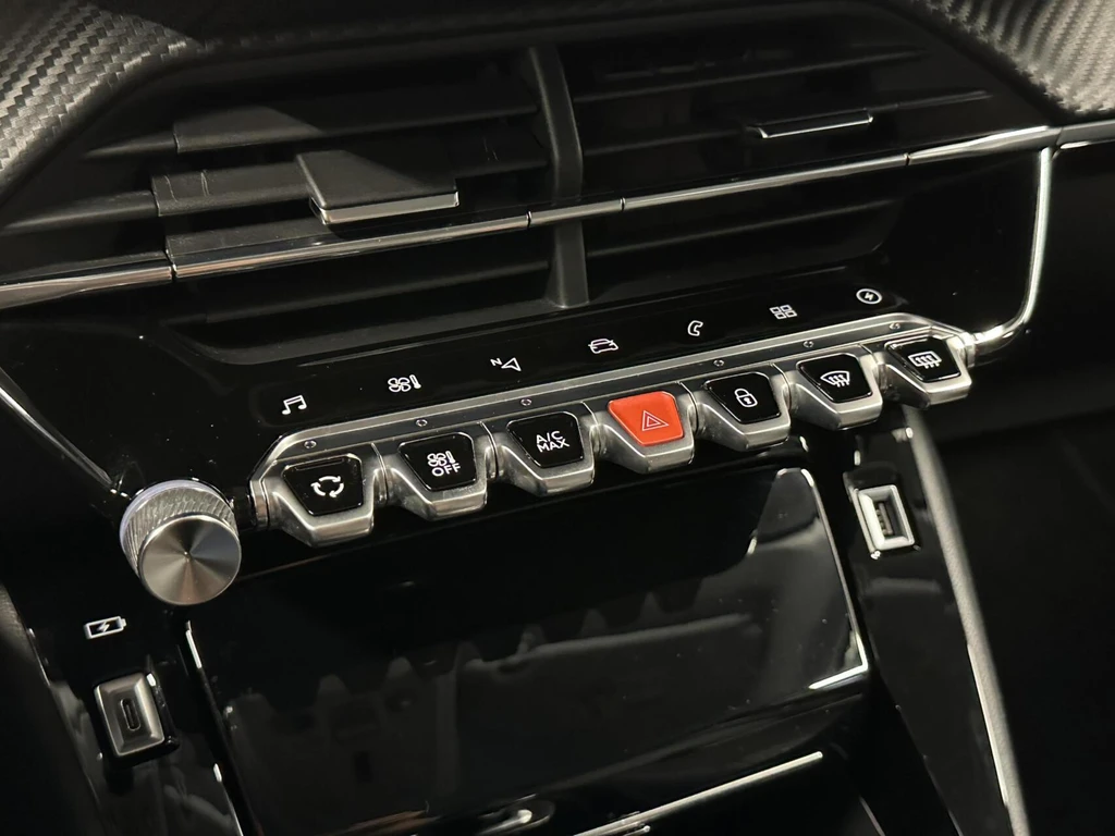 Peugeot e-208 – foto 36
