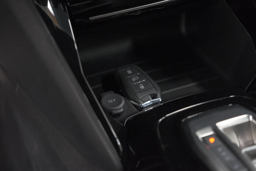 Peugeot 208 – foto 24