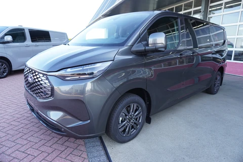 Ford E-Transit Cust. 320 L2H1 Dubbel cabine Limited 71 kWh 160KW/ 218pk nr. V085 | Airco | Adap.Cruise | Navi | 360 Camera | Schuifdeur Links+Rechts