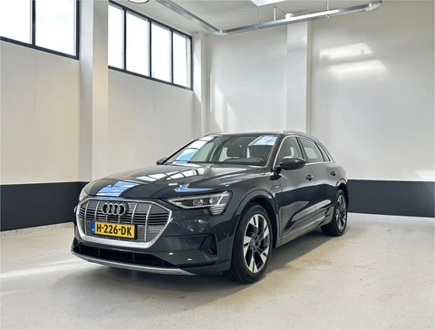 Audi E-tron E-tron 50 Launch edition plus 71 kWh| Nieuwe elektromotor| SOH 89.5% |Pano| Apple Carplay/ Android auto| Leer | NL |
