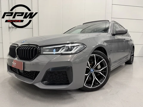 BMW 5 Serie Touring 530e xDrive M-Sport BERNINAGRAU/PANO/HEAD-UP/H&K/LEER-SPORT/MEMORY/ACC/SFEER/LED/DONKERE-HEMEL/19" M-SPORT/SHADOW-LINE/VOLLEDIG BMW DEALER HISTORIE