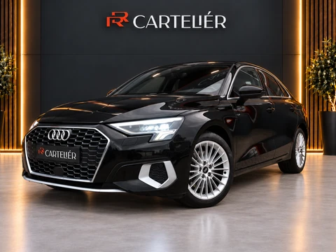Audi A3 Limousine 35 TFSI Business edition | Origineel NL | Carplay - Android Auto | Cruise | Navi | Matrix Led | Camera | Parkeerhulp