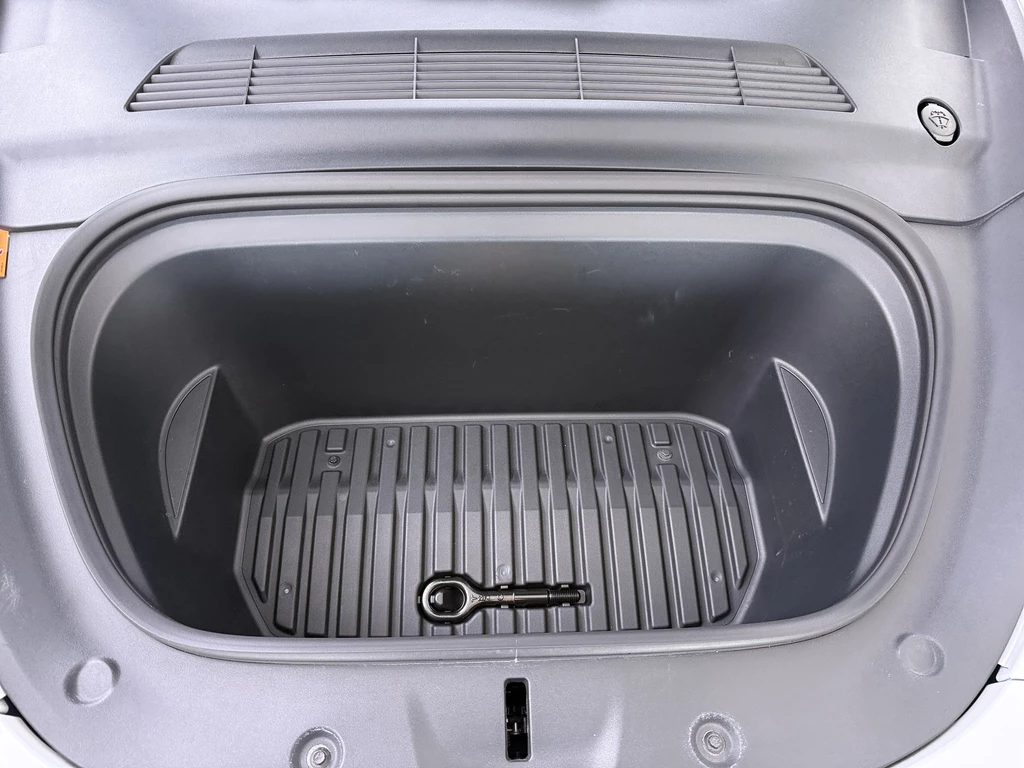 Tesla Model Y – foto 28