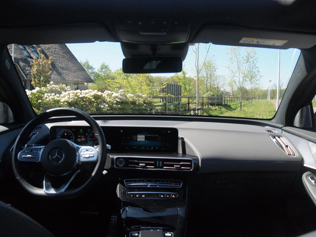 Mercedes-Benz EQC – foto 16