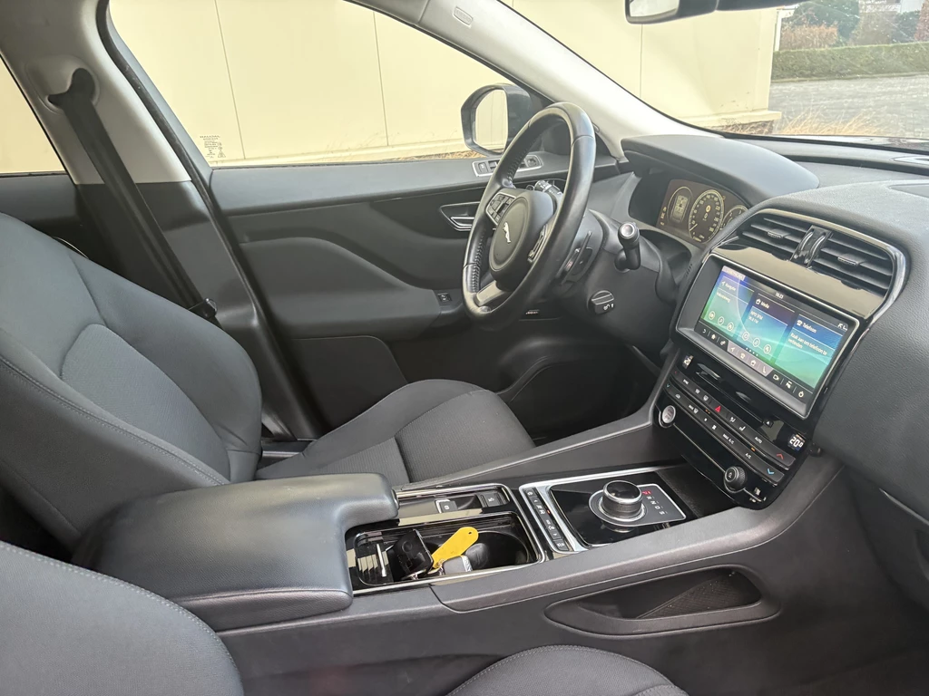 Jaguar F-PACE – foto 25