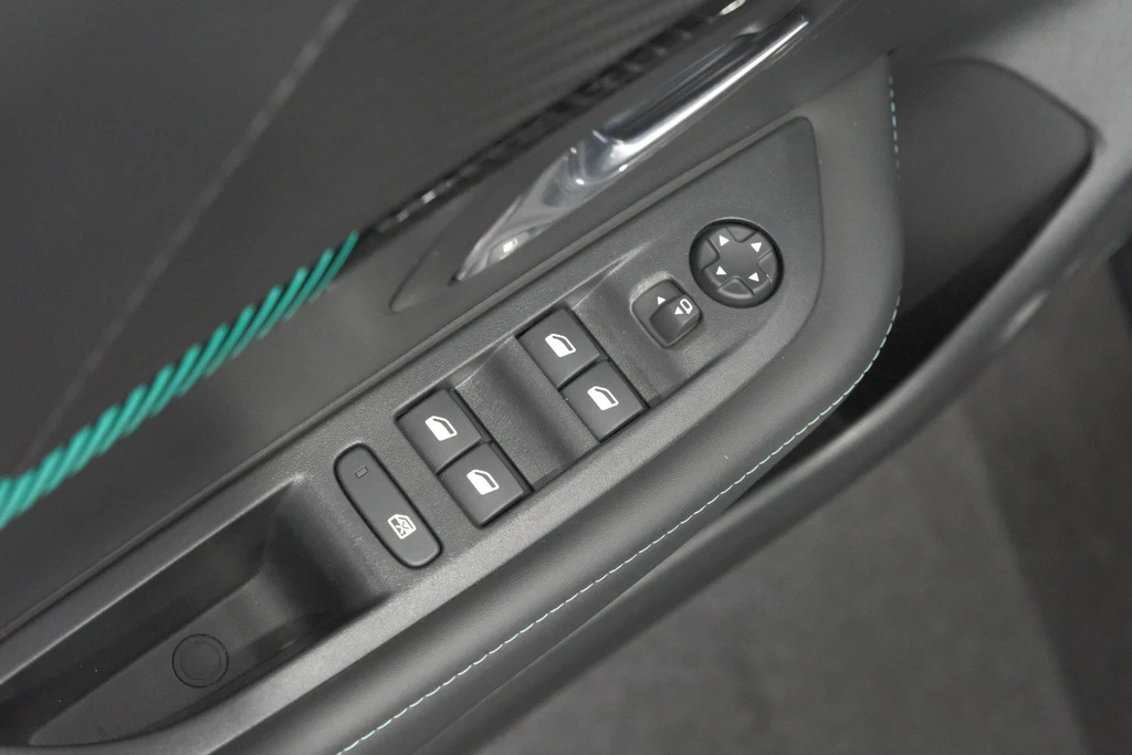 Peugeot e-208 – foto 27