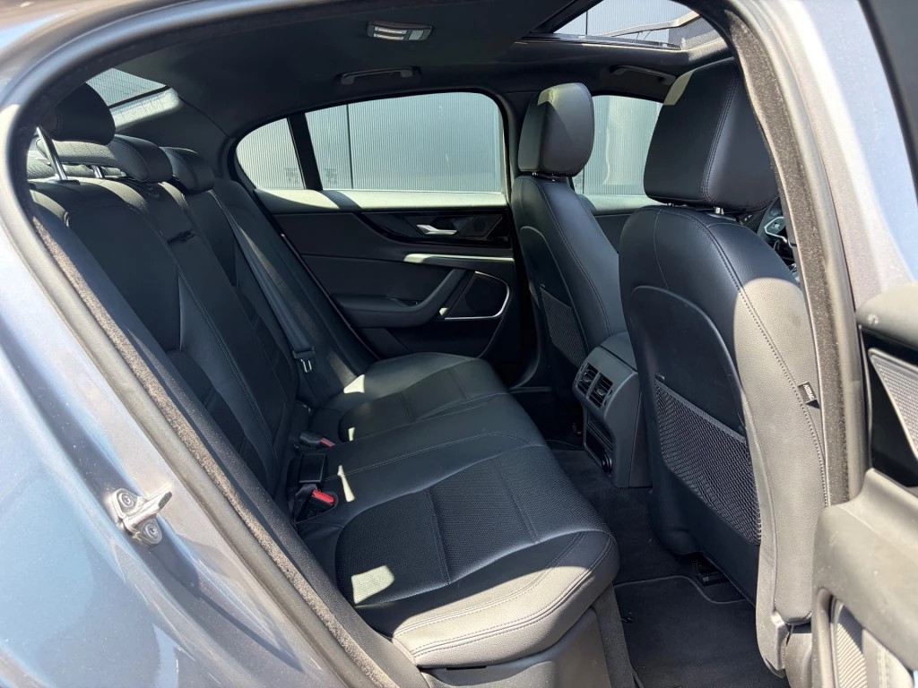 Jaguar XE – foto 6
