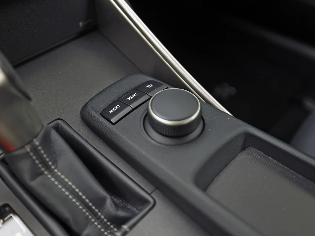 Lexus IS – foto 28