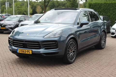 Porsche Cayenne 3.0 E-Hybrid / Trekhaak / Panoramadak / 360Camera / Head-up / Luchtvering / 21'' / Matrix LED / Leder / Sportchrono / Bose / Stoelventilatie / Stoelverwarming 4x / 4zone / Dodehoek / DAB / ACC