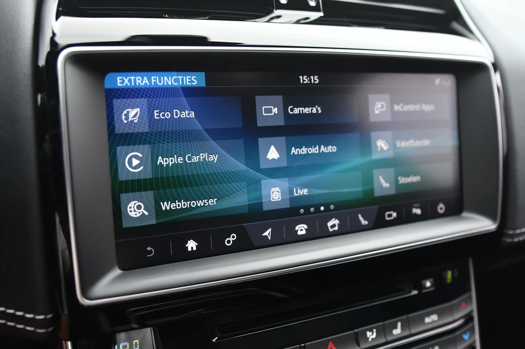 Jaguar XE – foto 26