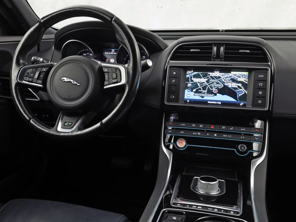 Jaguar XE – foto 8