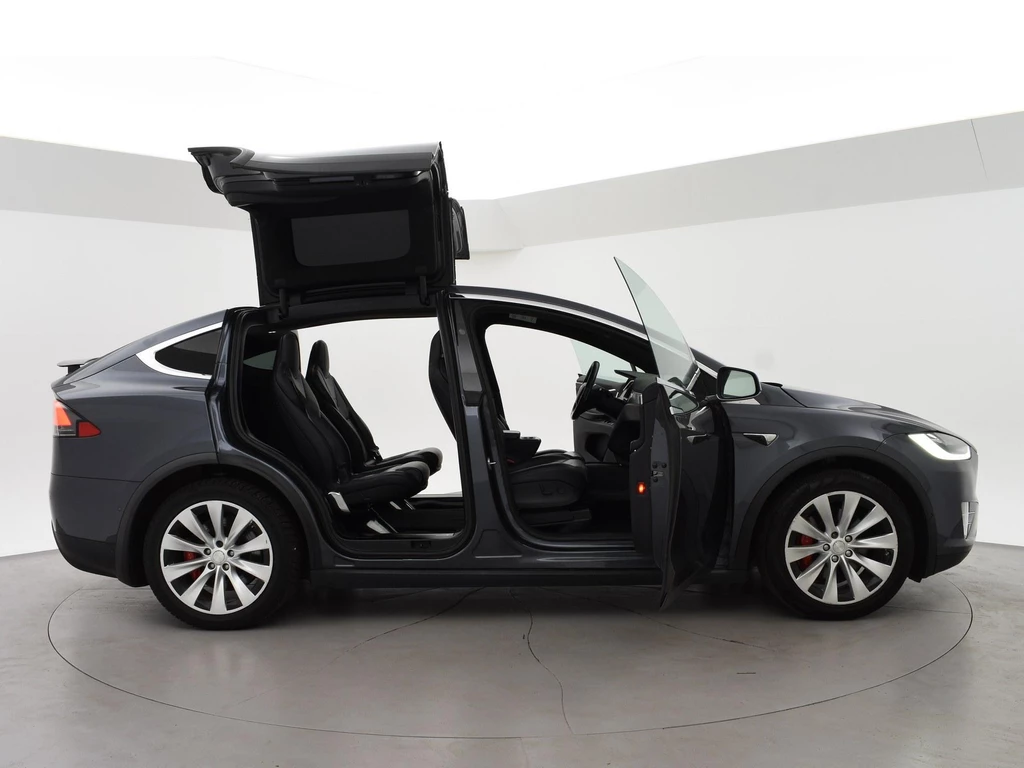 Tesla Model X – foto 12