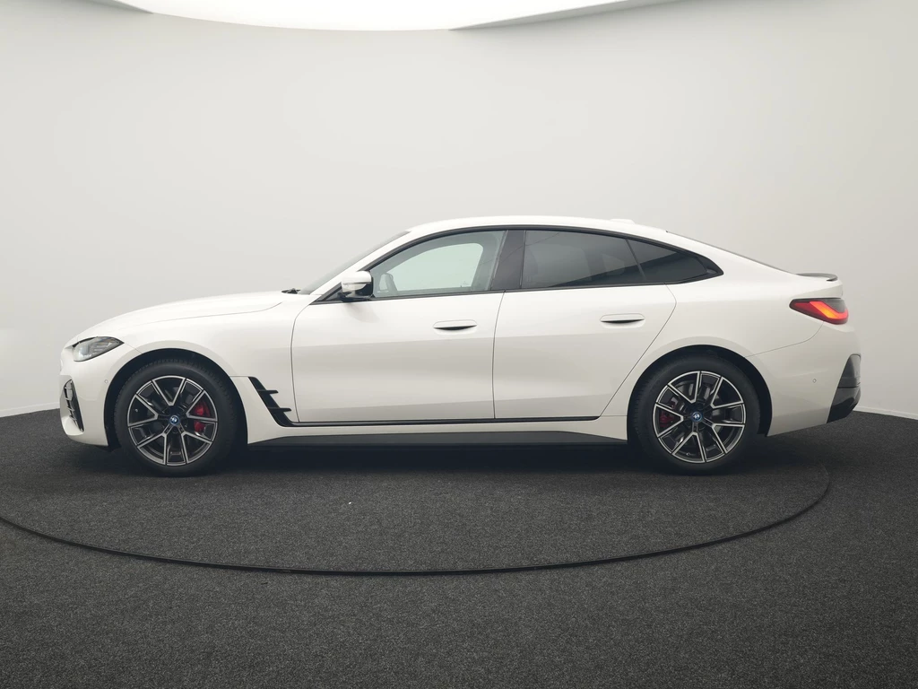 BMW i4 – foto 3