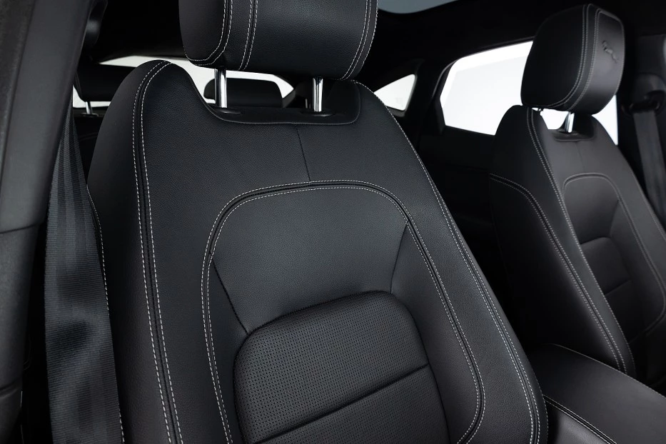 Jaguar E-PACE – foto 12