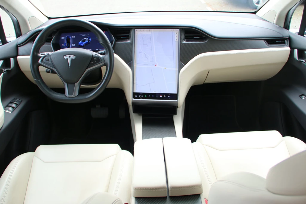 Tesla Model X – foto 12