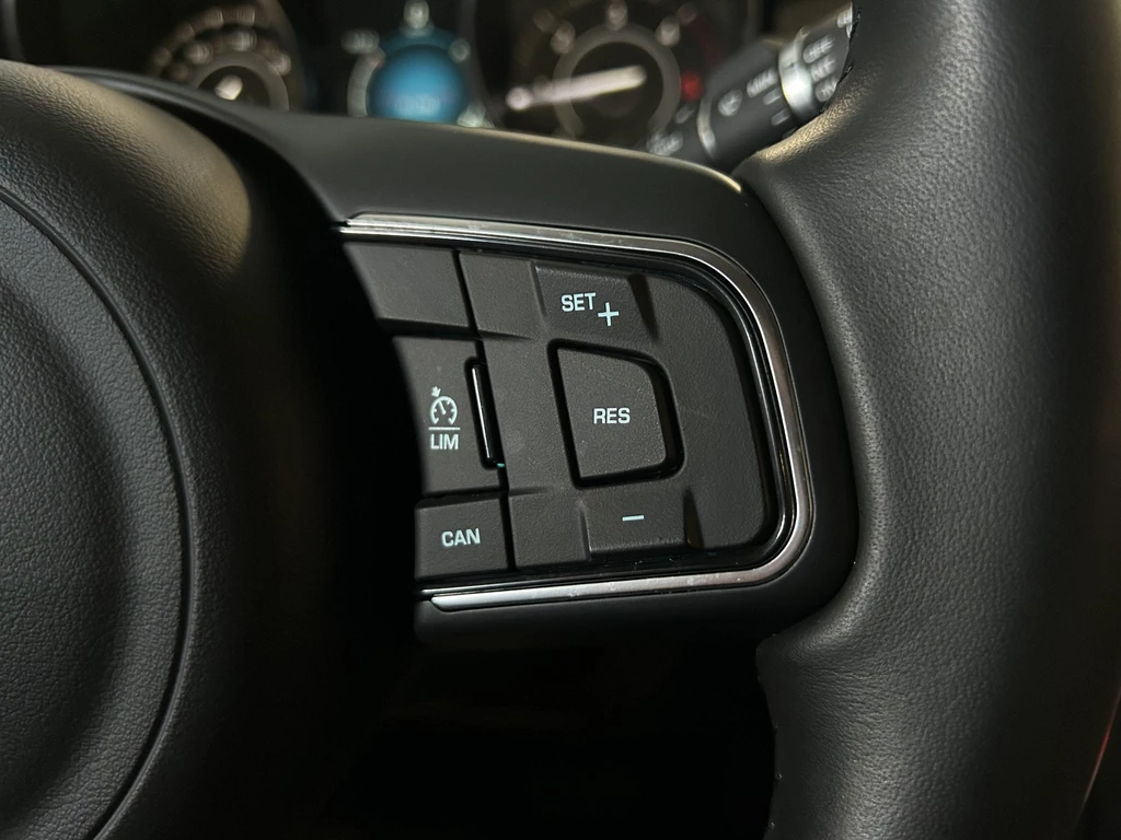 Jaguar E-PACE – foto 16