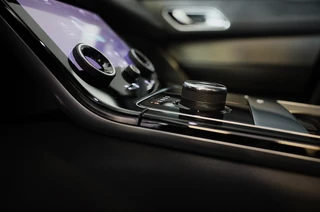 Land Rover Range Rover Velar – thumbnail 32