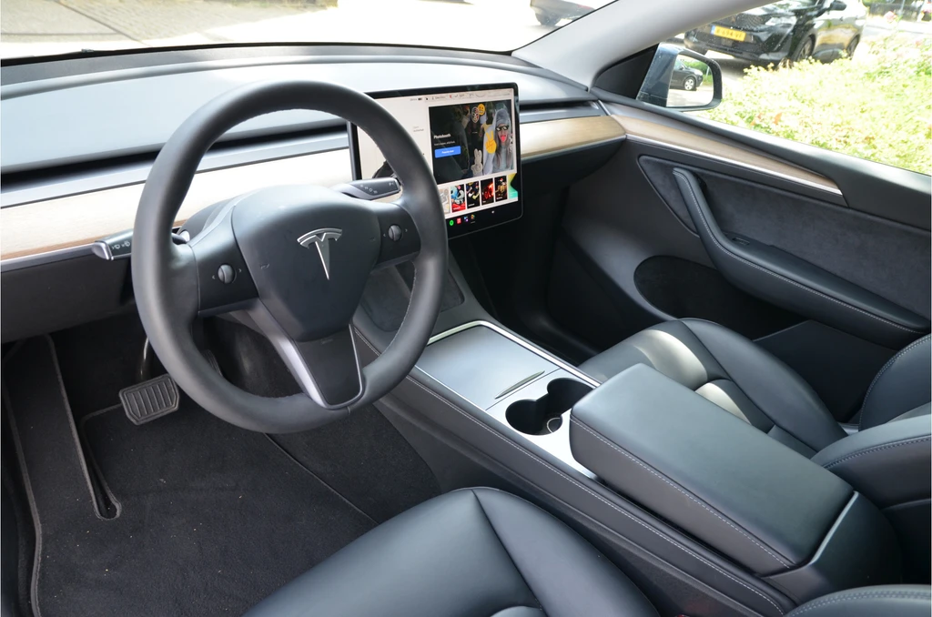 Tesla Model Y – foto 11