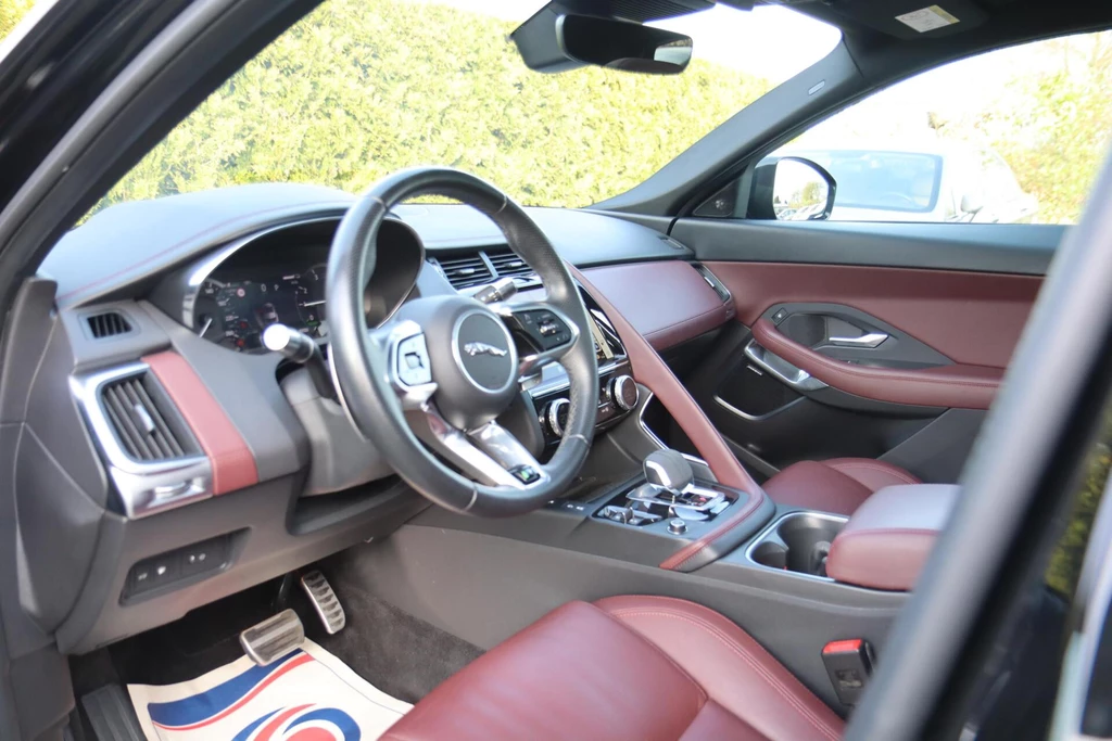 Jaguar E-PACE – foto 27