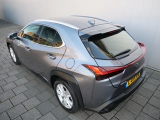 Lexus UX – thumbnail 3