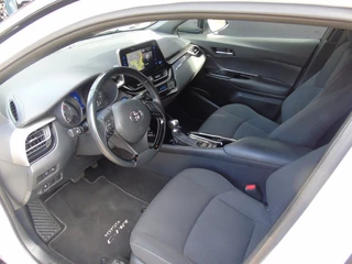 Toyota C-HR – thumbnail 16