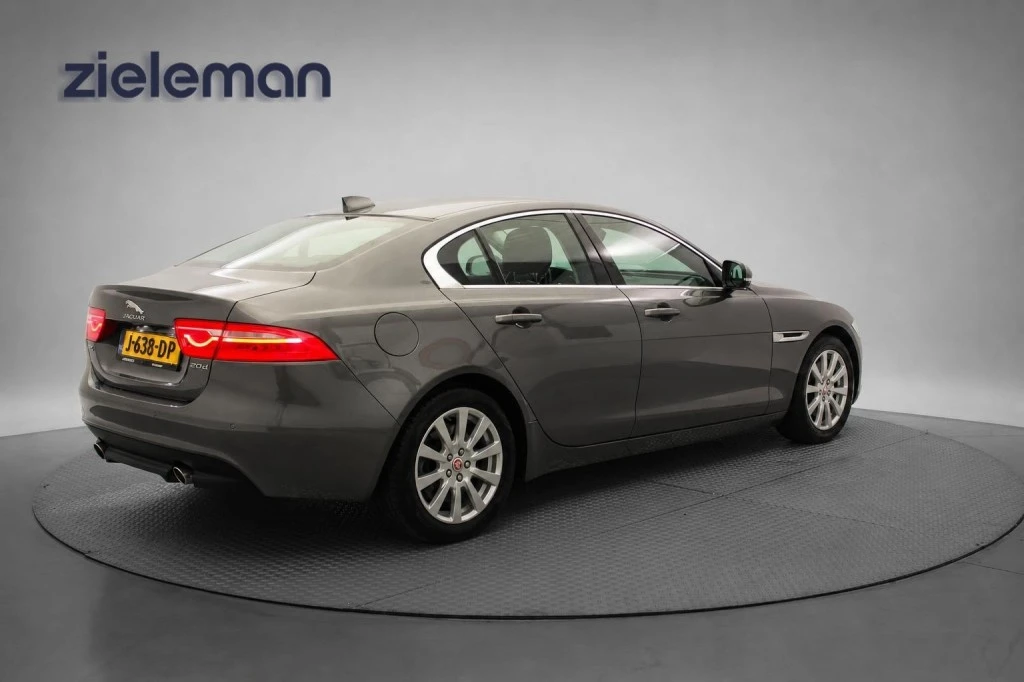 Jaguar XE – foto 5