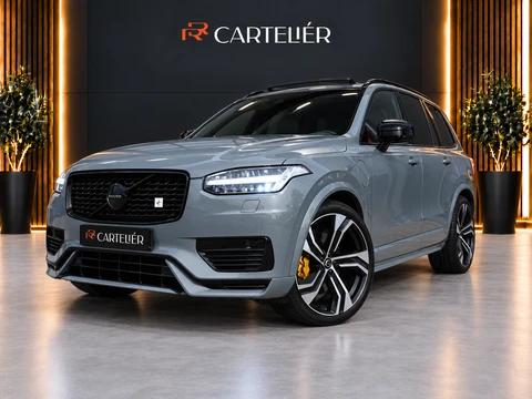 Volvo XC90 2.0 T8 Recharge AWD R-Design 390PK 7 Zits | Luchtvering | Pano | Memory | Harmon Kardon | Head-Up | 360 | 22'' | Trekhaak | Keyless | Digital Dash | Led | Leder | Stoel voor & achter | Stuurwielverwarming | Carplay - Android Auto | Ambient