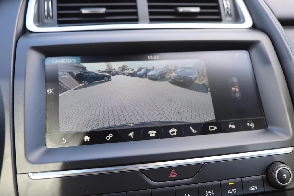 Jaguar E-PACE – foto 16