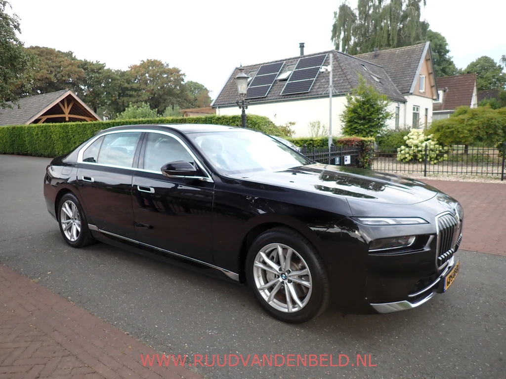 BMW i7 – foto 6