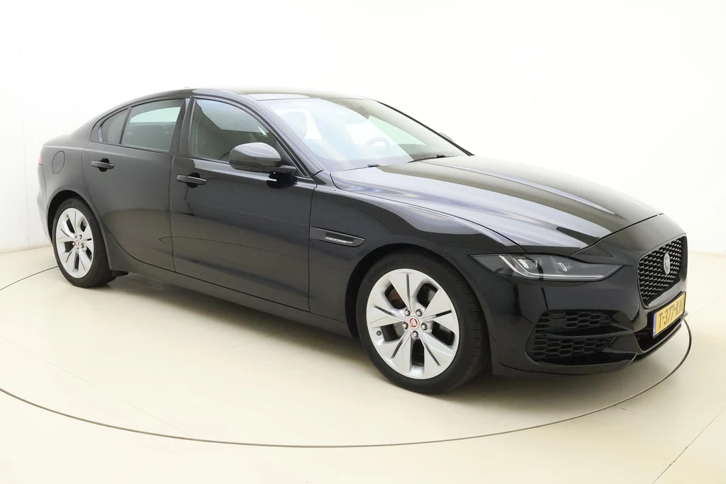 Jaguar XE – foto 9