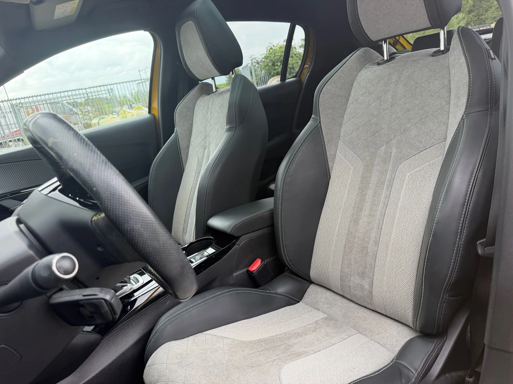 Peugeot e-208 – foto 18