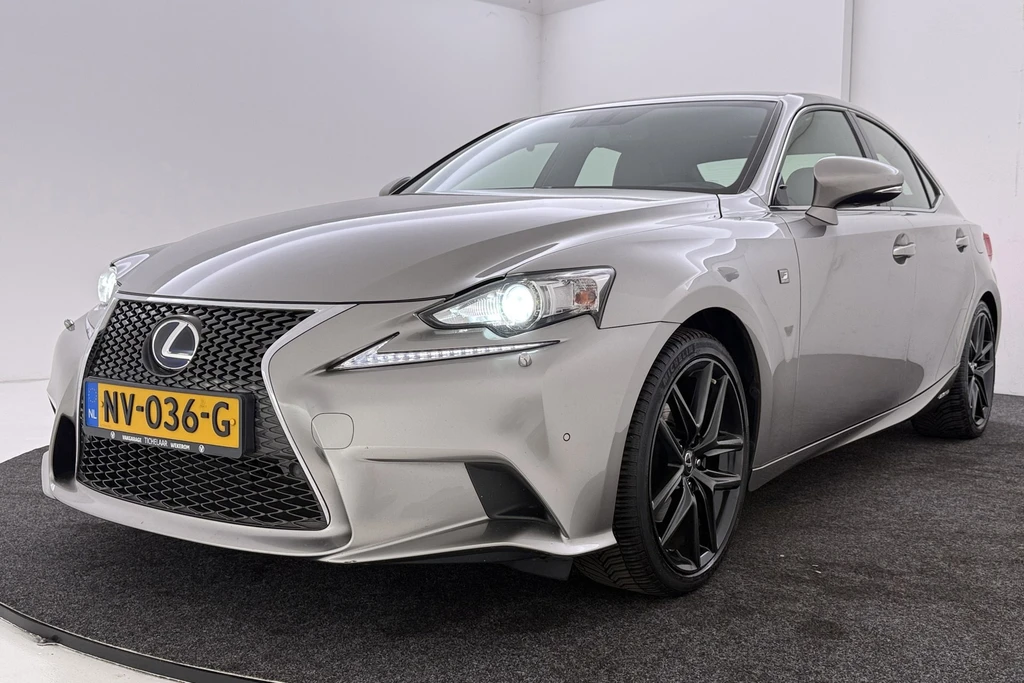 Lexus IS – foto 4