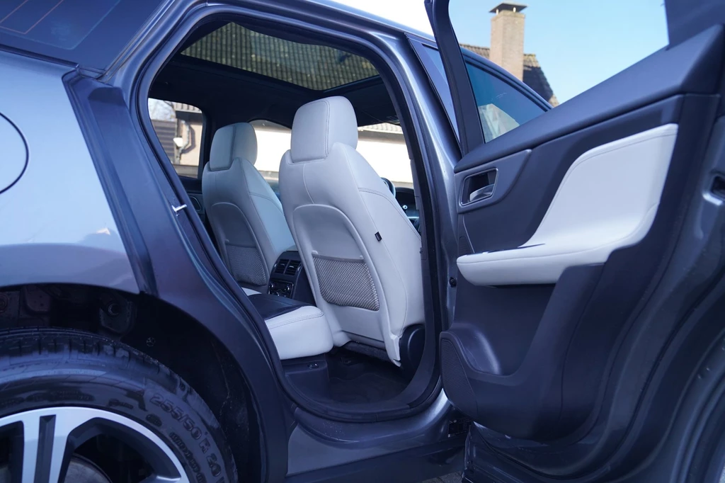 Jaguar F-PACE – foto 12