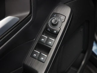 Ford Kuga – thumbnail 23