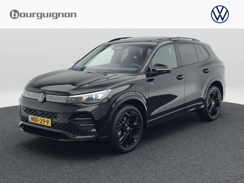 Volkswagen Tiguan 1.5 eHybrid R-Line Edition | Trekhaak | Panoramadak | Black Style | Head-Up Display |
