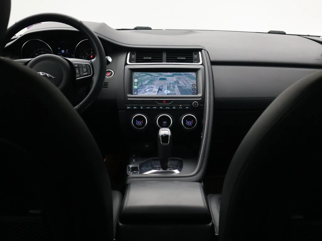 Jaguar E-PACE – foto 17