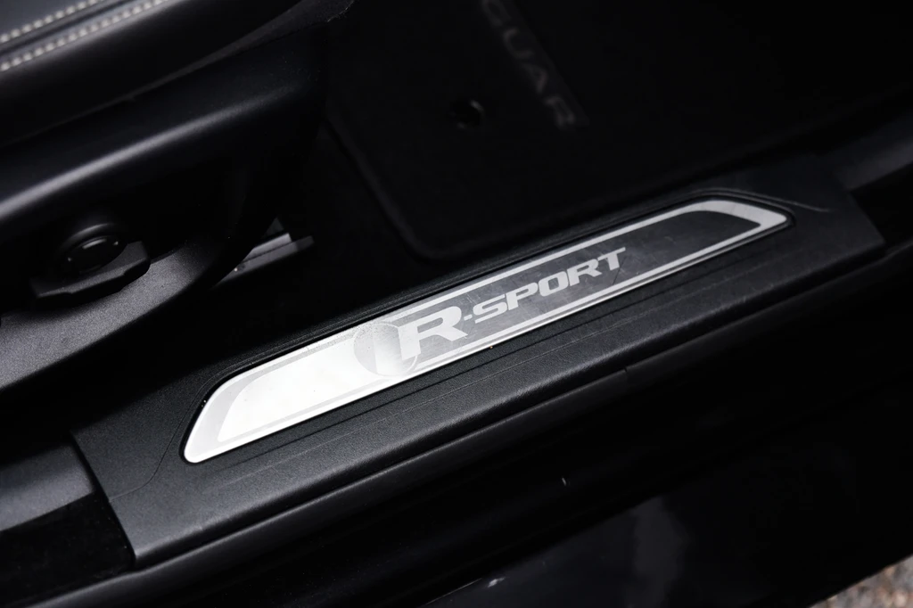 Jaguar XE – foto 30