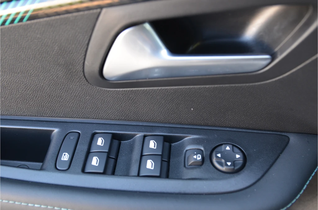 Peugeot e-208 – foto 25