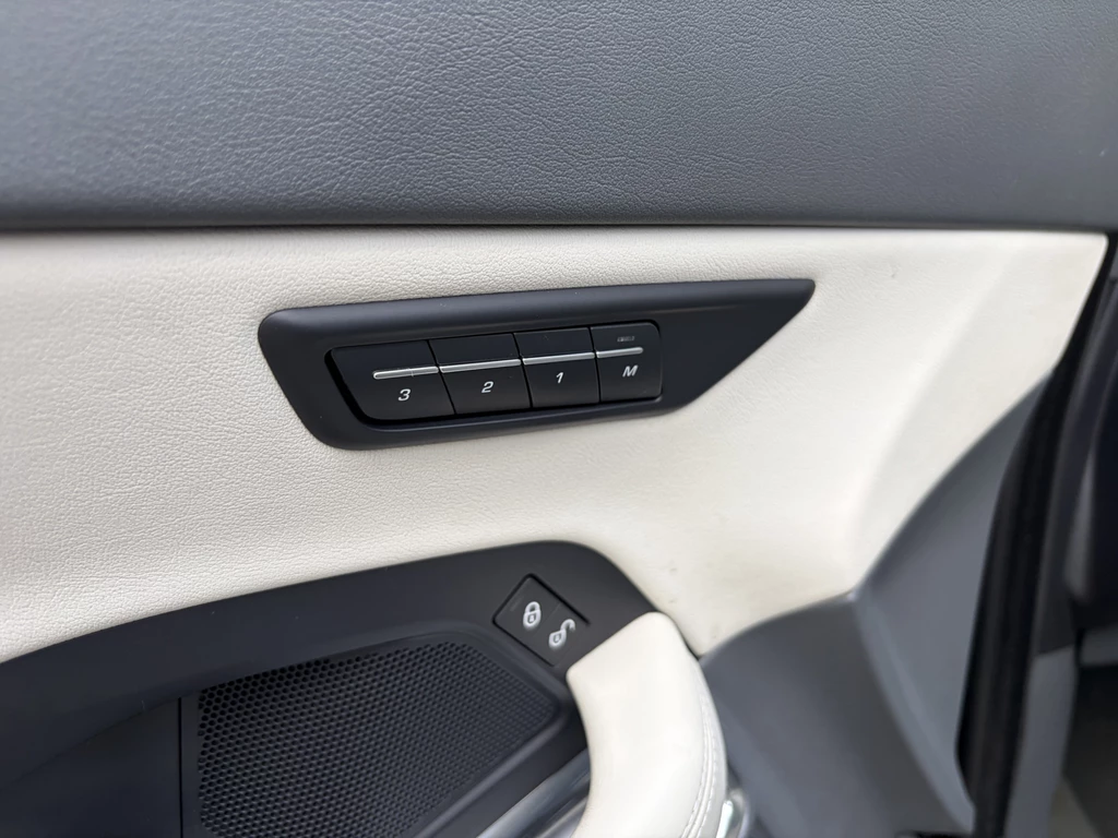 Jaguar E-PACE – foto 15