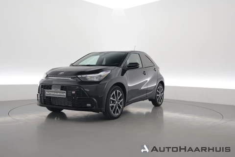 Toyota Aygo X Hybrid 115 GR Sport | Direct Leverbaar | Camera | Adapt. Cruise | JBL Audio | Keyless | Stoelverw. | Apple CarPlay |
