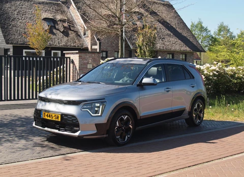 Kia Niro EV ExecutiveLine 64.8 kWh | Panoramadak | 360 Camera | Harman Kardon | Head-Up Display | Apple Carplay |