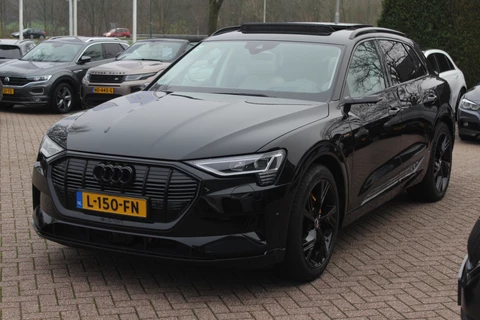 Audi e-tron e-tron 55 quattro advanced Pro Line Plus 95 kWh / Full option! / Trekhaak / Panoramadak / 360Camera / Head-up / B&O / Keyless / 21'' / Softclose / Stoelmassage / Luxe Leder / Nachtzicht / DAB / ACC